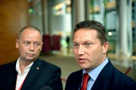 Szanyi és Ujhelyi is támogatja Juncker megválasztását, mindemellett válaszokat várnak