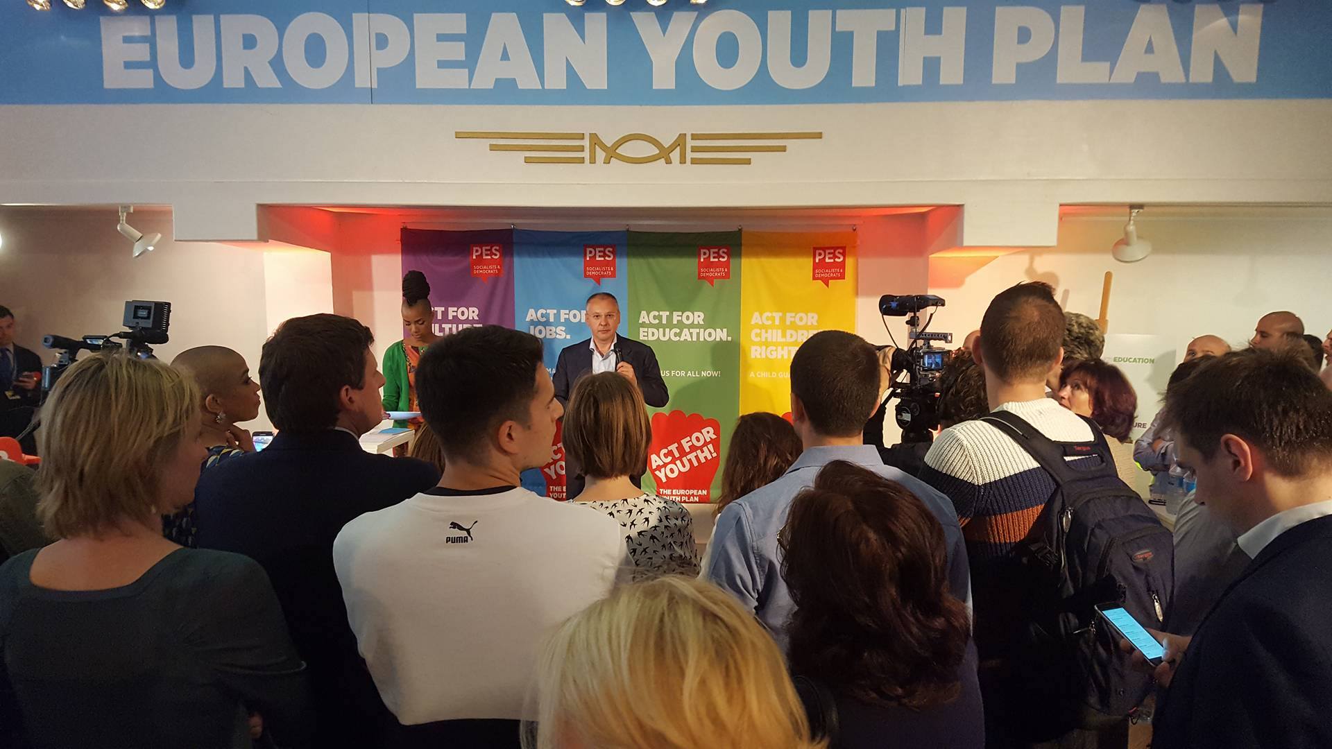 Az ifjúságot segítő akciótervet mutattak be az európai szocialisták