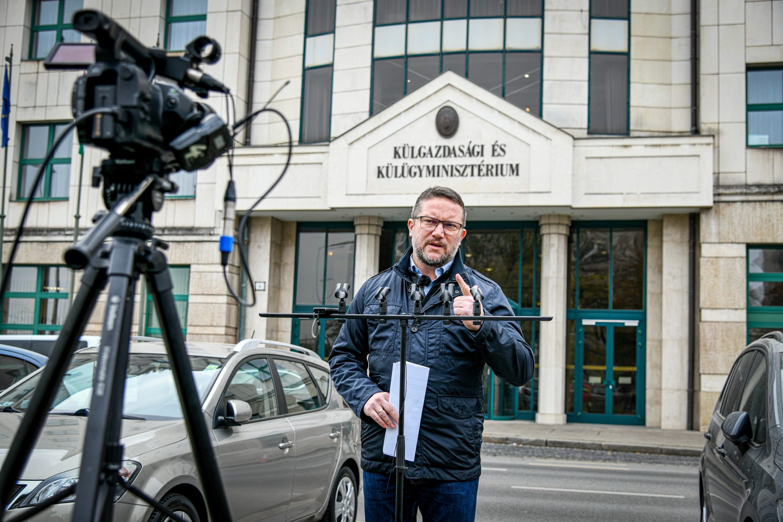  Ujhelyi: cserbenhagyja a kormány a keleti vakcinával oltott magyarokat! 