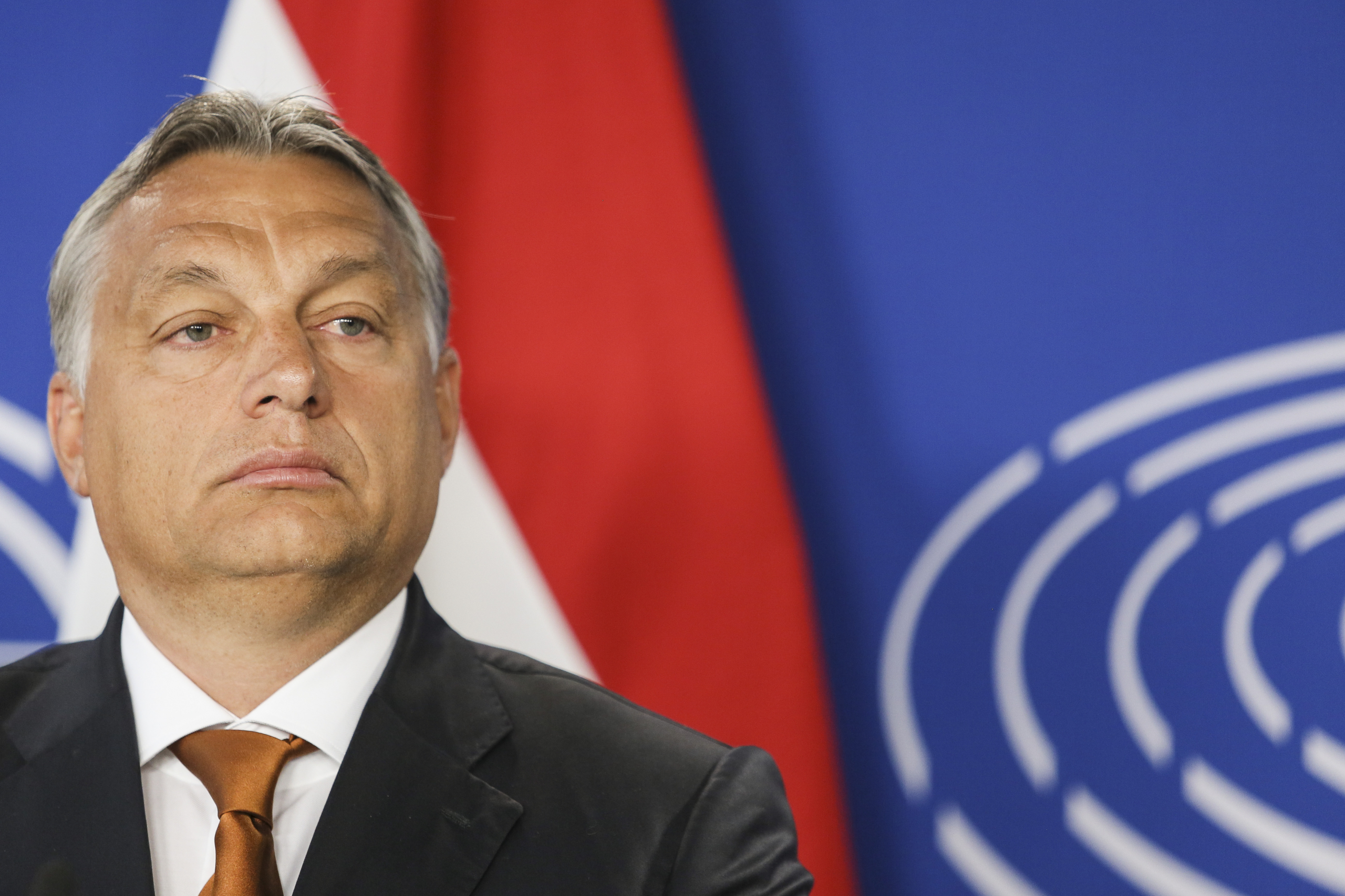 Orbán signs in Brussels what he protests at home